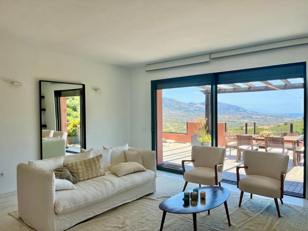 Bright In The Hills Of Elviria Appartement Málaga
